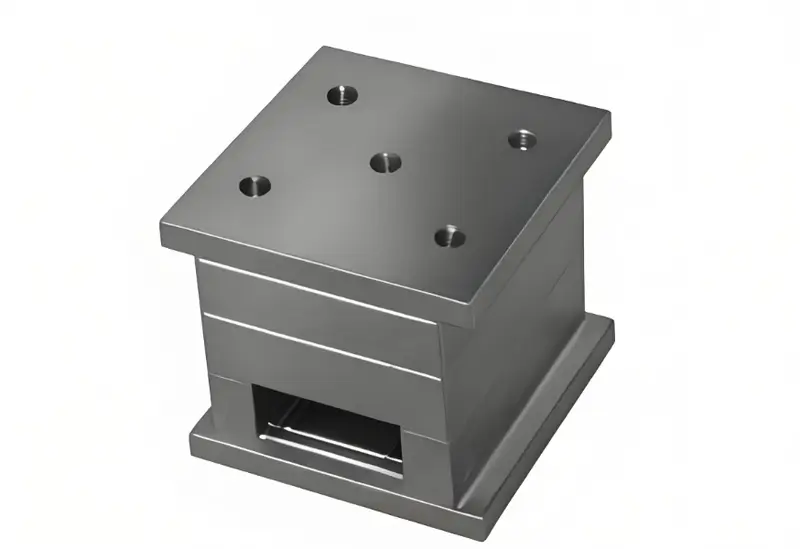 نص بديل: قالب حقن معدني مع ثقوب