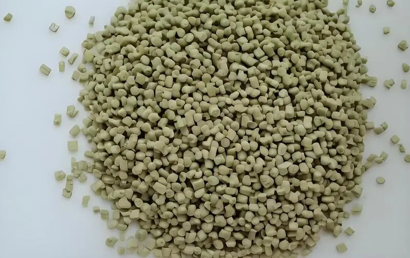 白地にベージュのABS射出成形プラスチックペレット