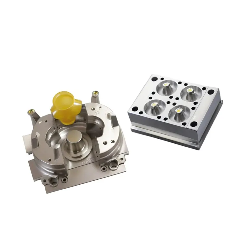 Duas peças de molde em metal, uma com um componente amarelo.