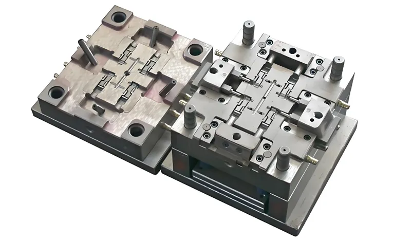 Een metalen spuitgietgereedschap met complexe geometrische vormen
