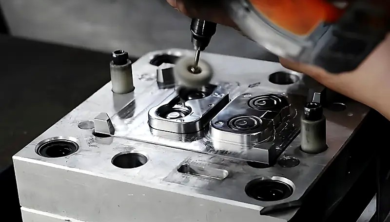 Injection mold polishing