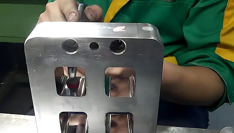 Mold polishing for SPI finish